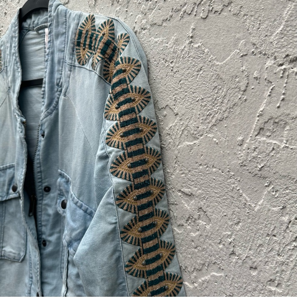 FREE PEOPLE Jacket Women Medium Denim Jean Chambray Embroidered Boho - Picture 4 of 15